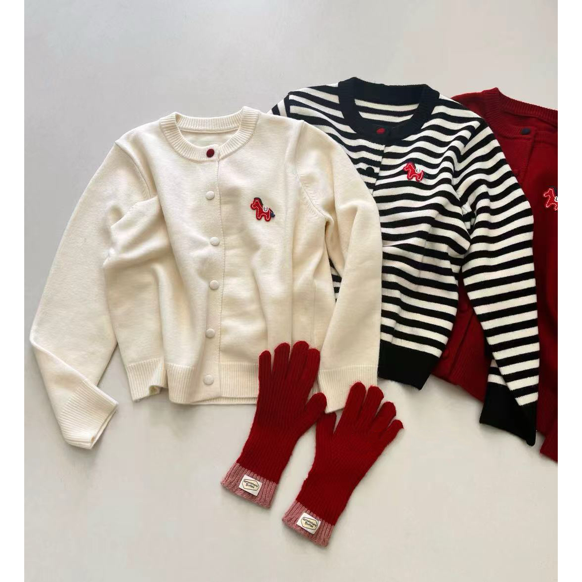 新款韩版休闲简约圆领小马毛衣MY80580