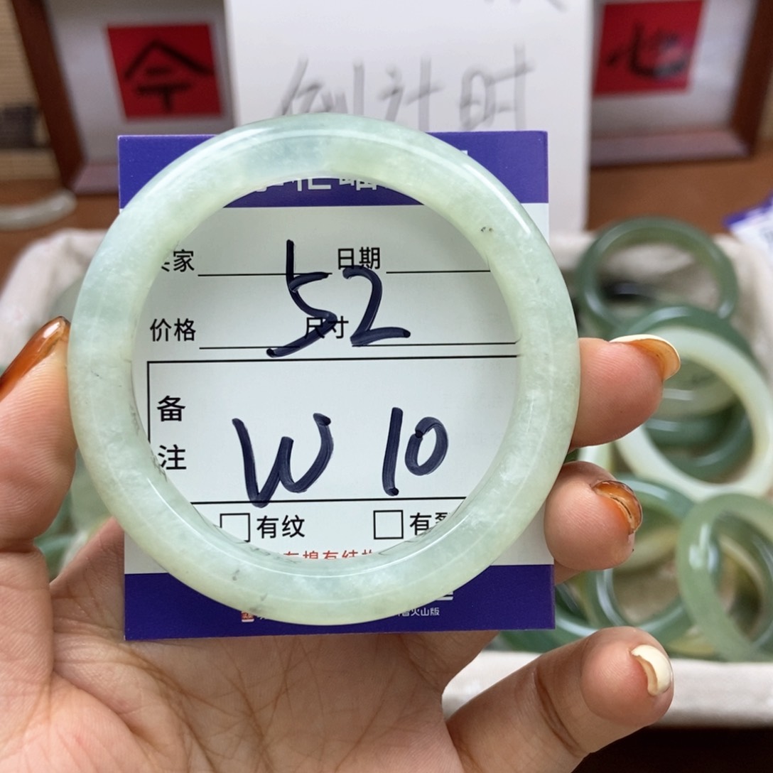岫玉手镯手镯未镶嵌