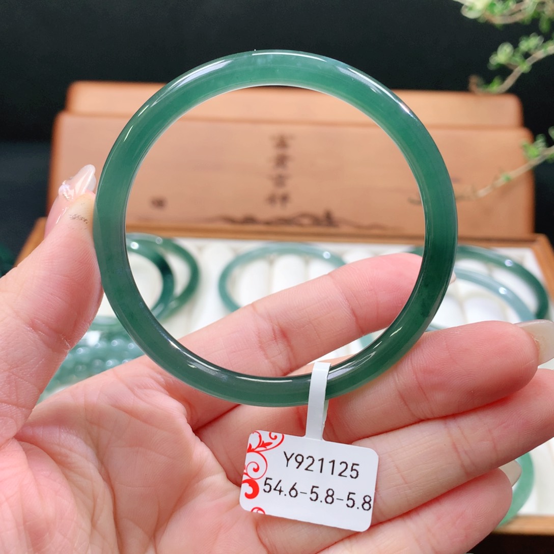 翡翠手镯未镶嵌天然