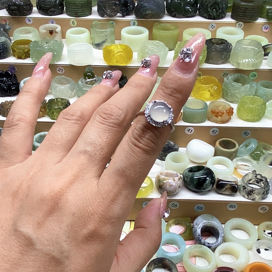 佳***儿岫玉未镶嵌天然玉石戒指