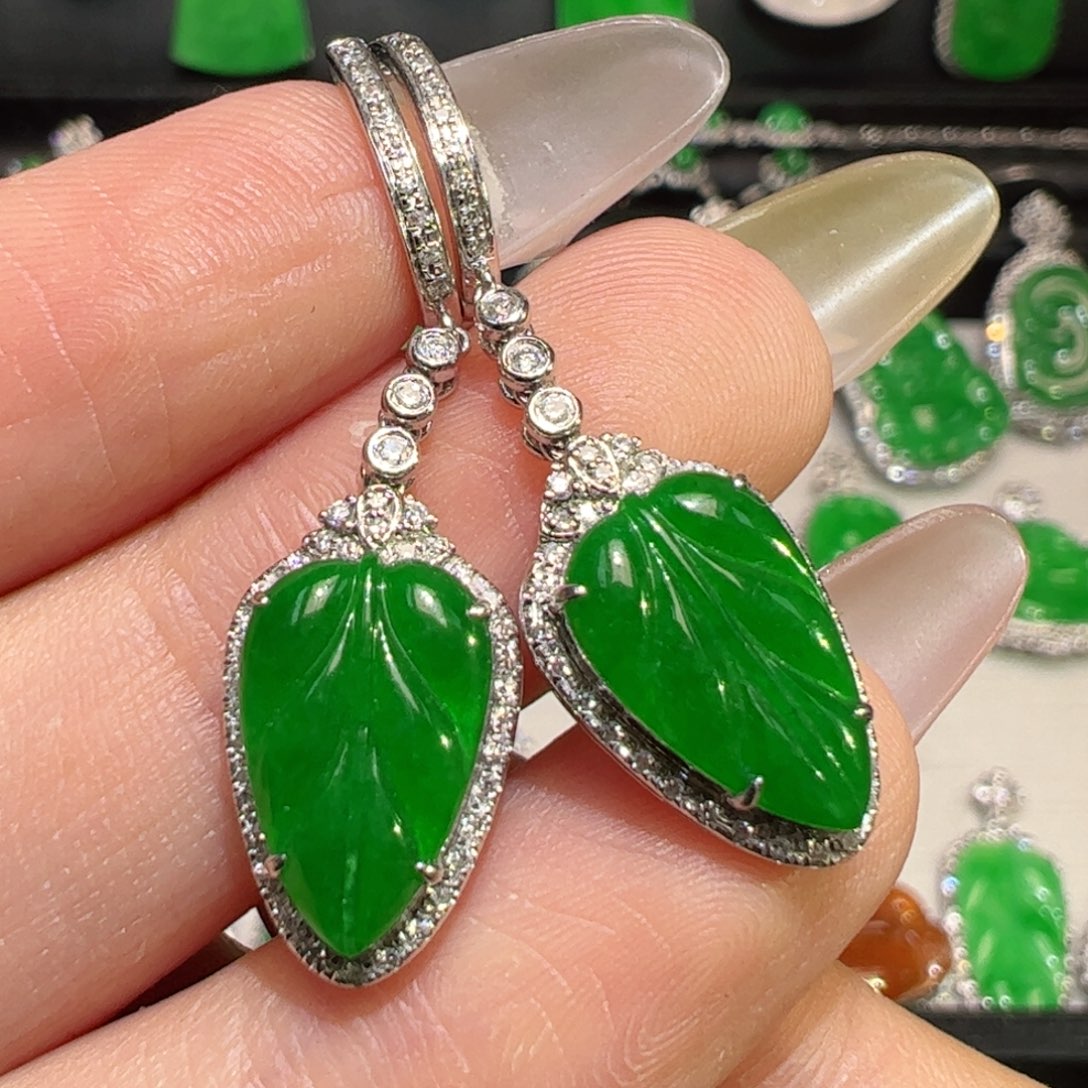 颈饰18K金镶嵌翡翠耳饰