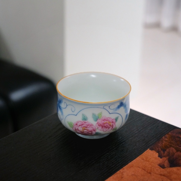 茶禾 【青花斗彩开窗牡丹茶壶】华箐堂纯手绘青花主人杯