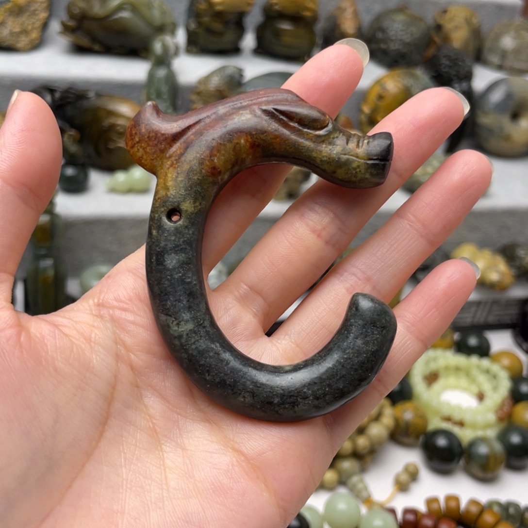 岫岩河磨玉（透闪石质玉）未镶嵌把件