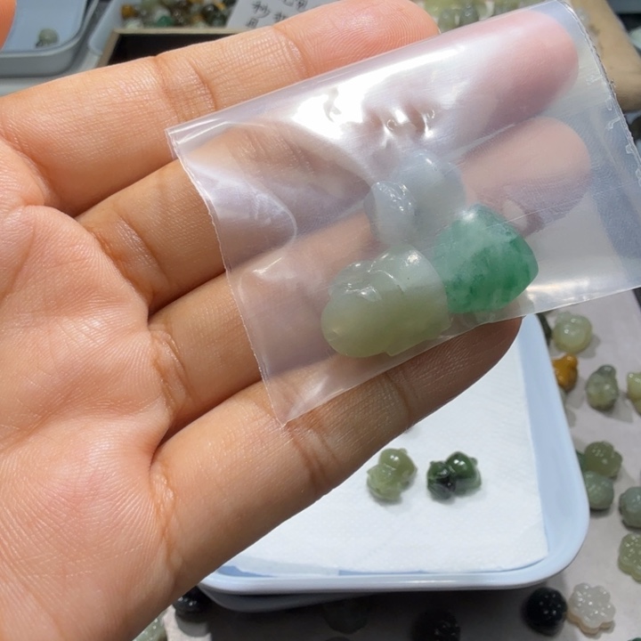 L***y足银镶嵌和田玉珠宝半成品