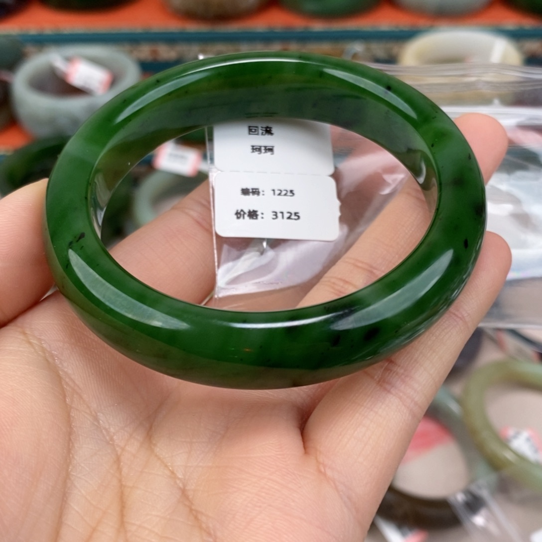艾***姐和田玉未镶嵌颈饰碧玉手镯59#回流