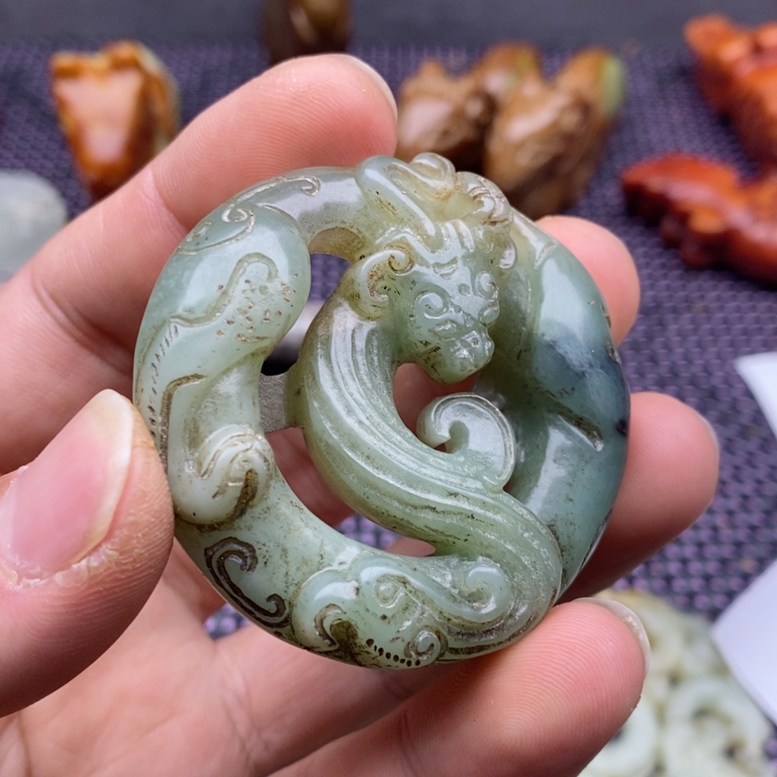 蛇纹石玉颈饰未镶嵌