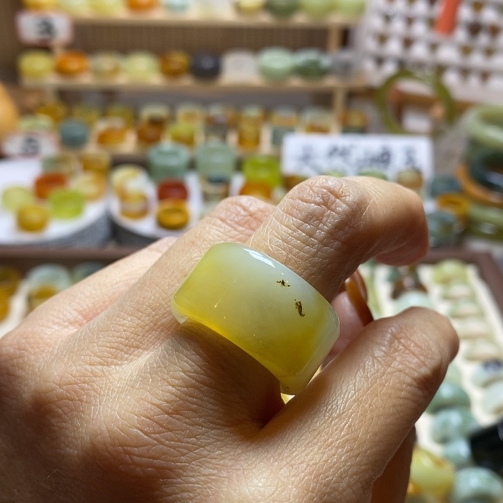 钱***士岫玉未镶嵌戒圈岫玉精品指环