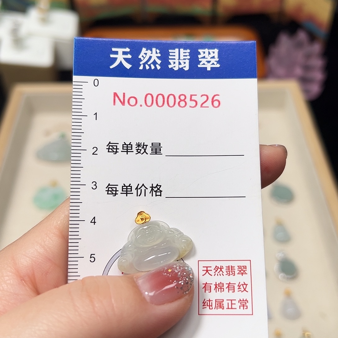 翡翠未镶嵌颈饰冰佛