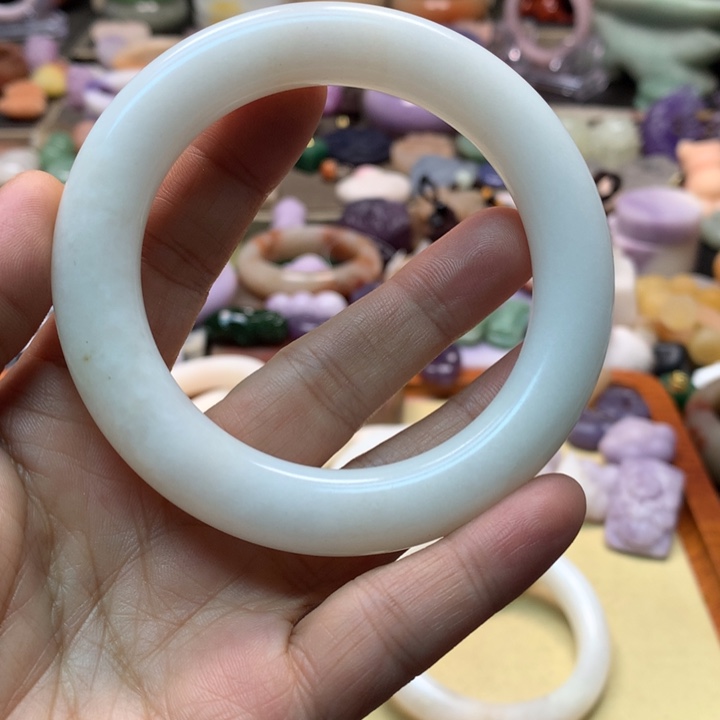 石英岩玉未镶嵌白桃奶昔60