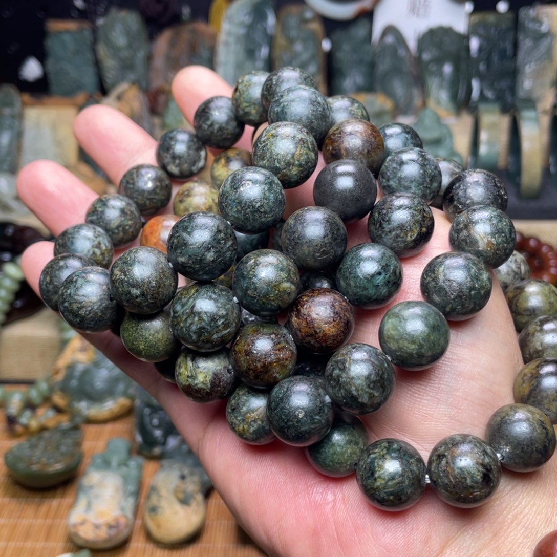 岫岩河磨玉（透闪石质玉）未镶嵌颈饰卡16福利自选一条