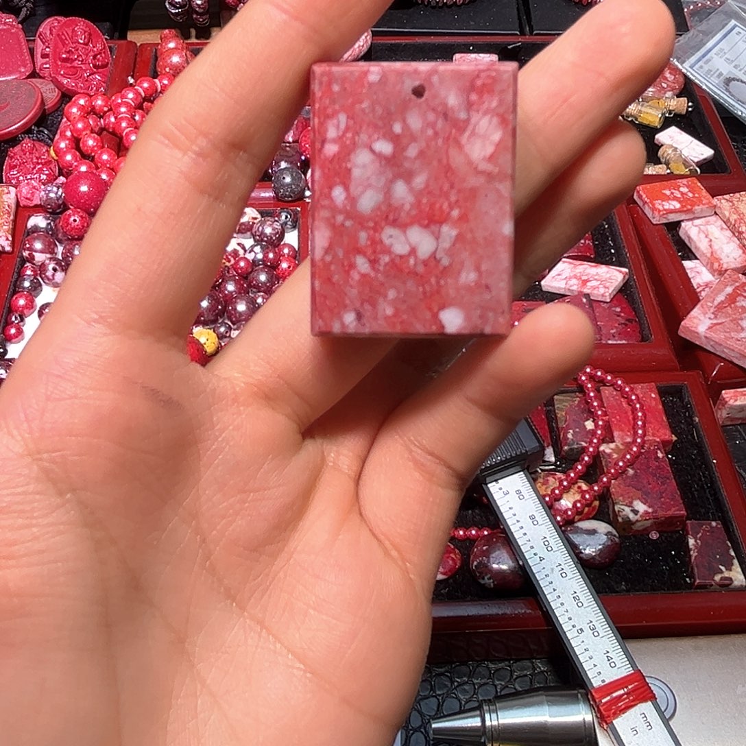 天然辰砂548de原石无事牌