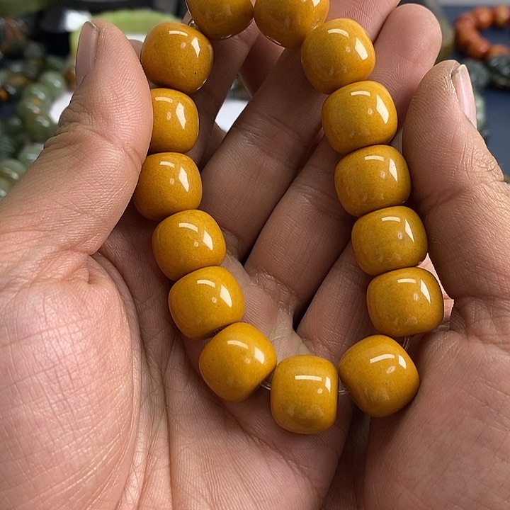 未镶嵌透闪石质玉珠宝奇石