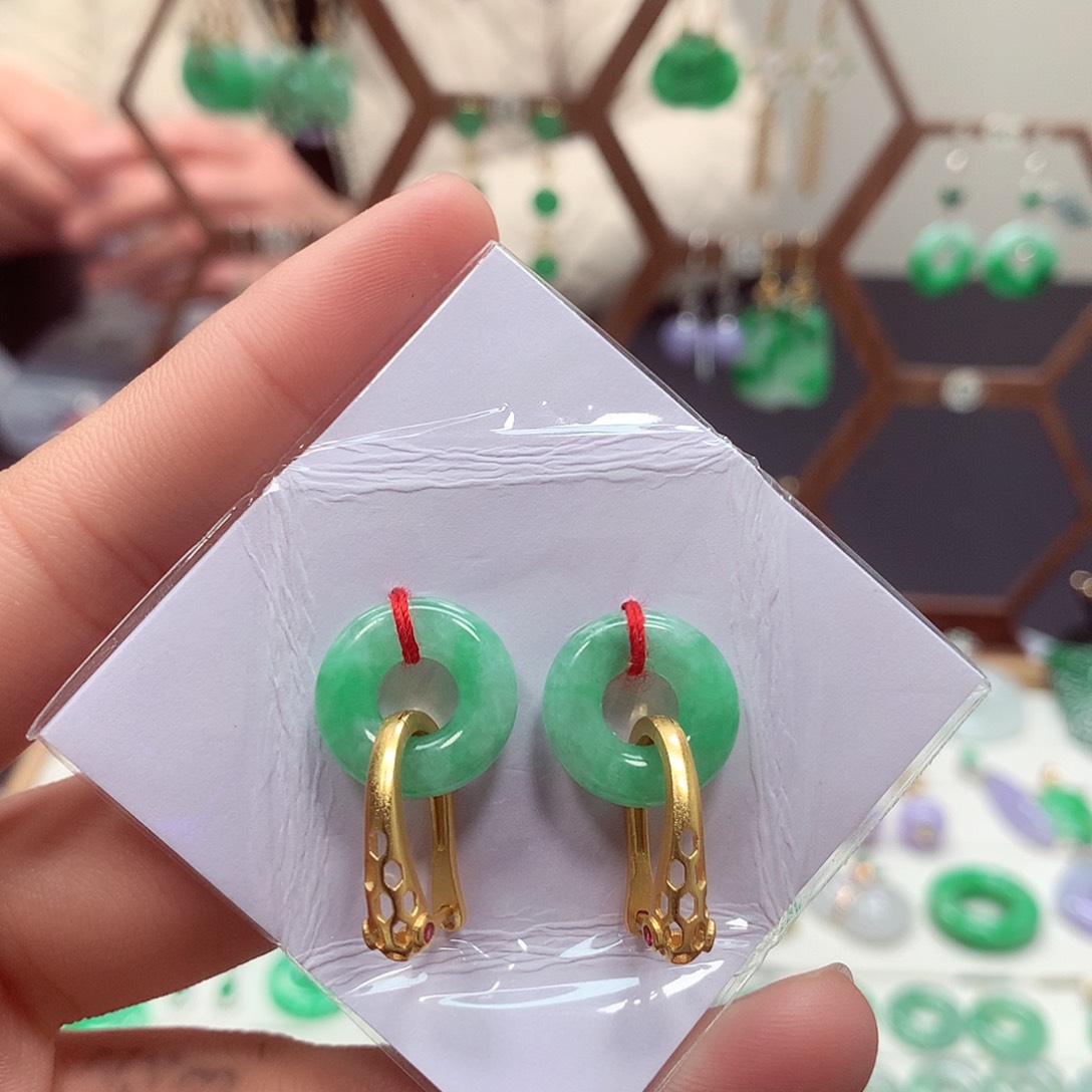 翡翠耳饰未镶嵌天然翡翠