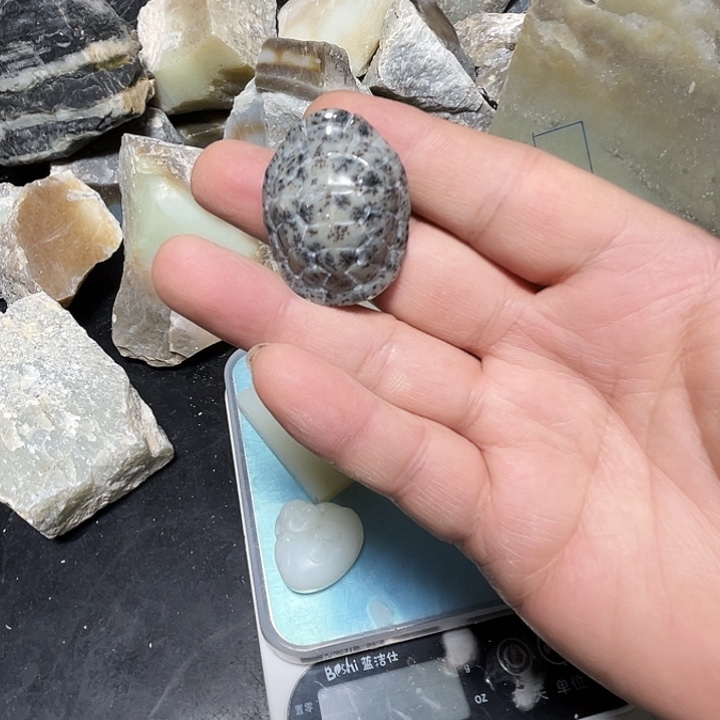 十***月和田玉（糖玉）未镶嵌把件