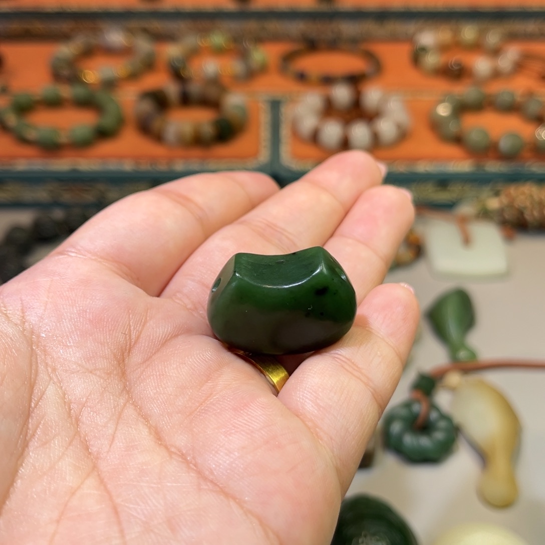 颈饰未镶嵌和田玉七*