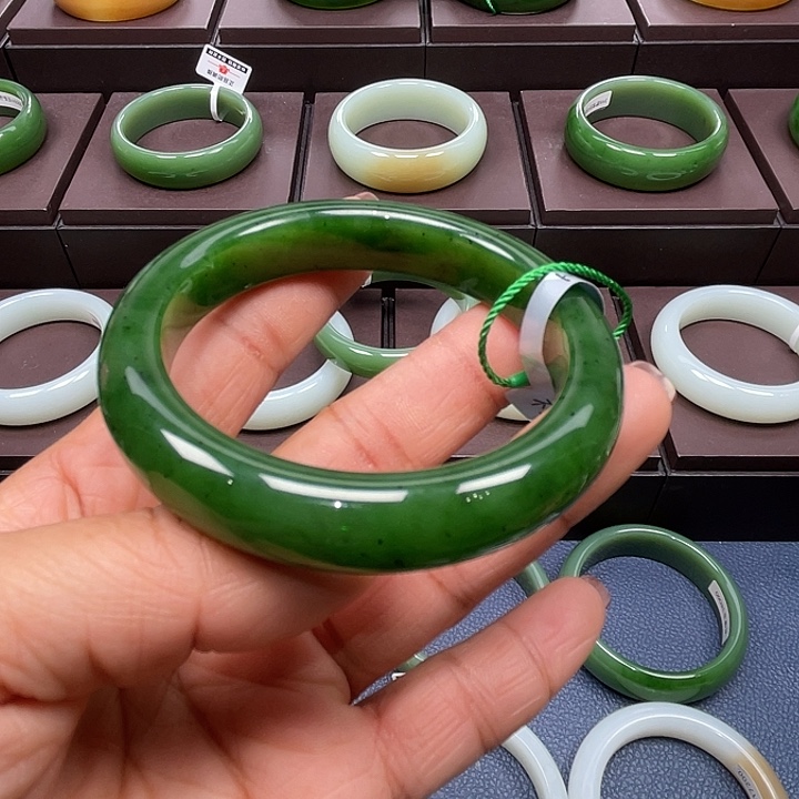 和田玉未镶嵌手镯5657