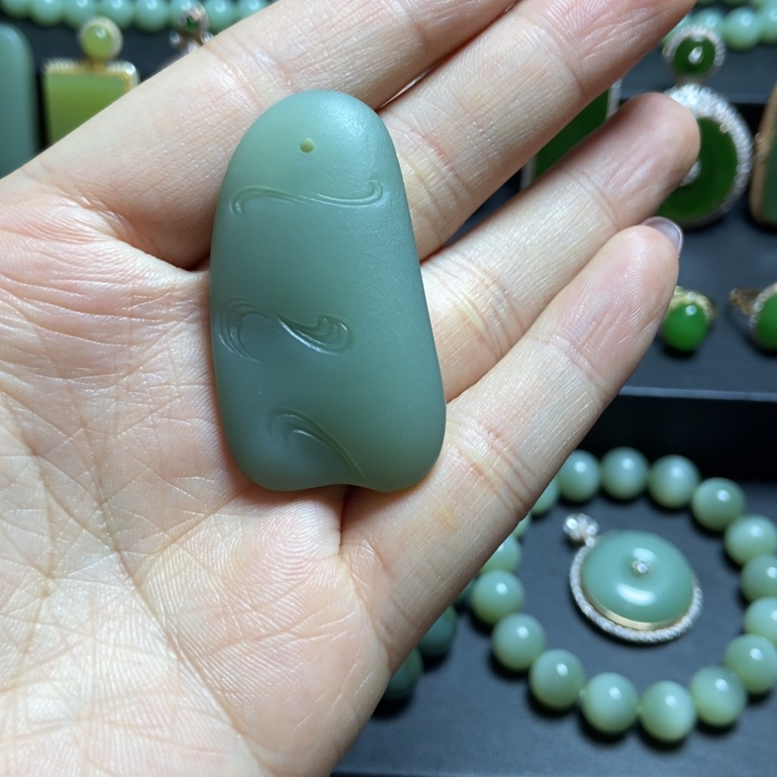 颈饰未镶嵌和田玉