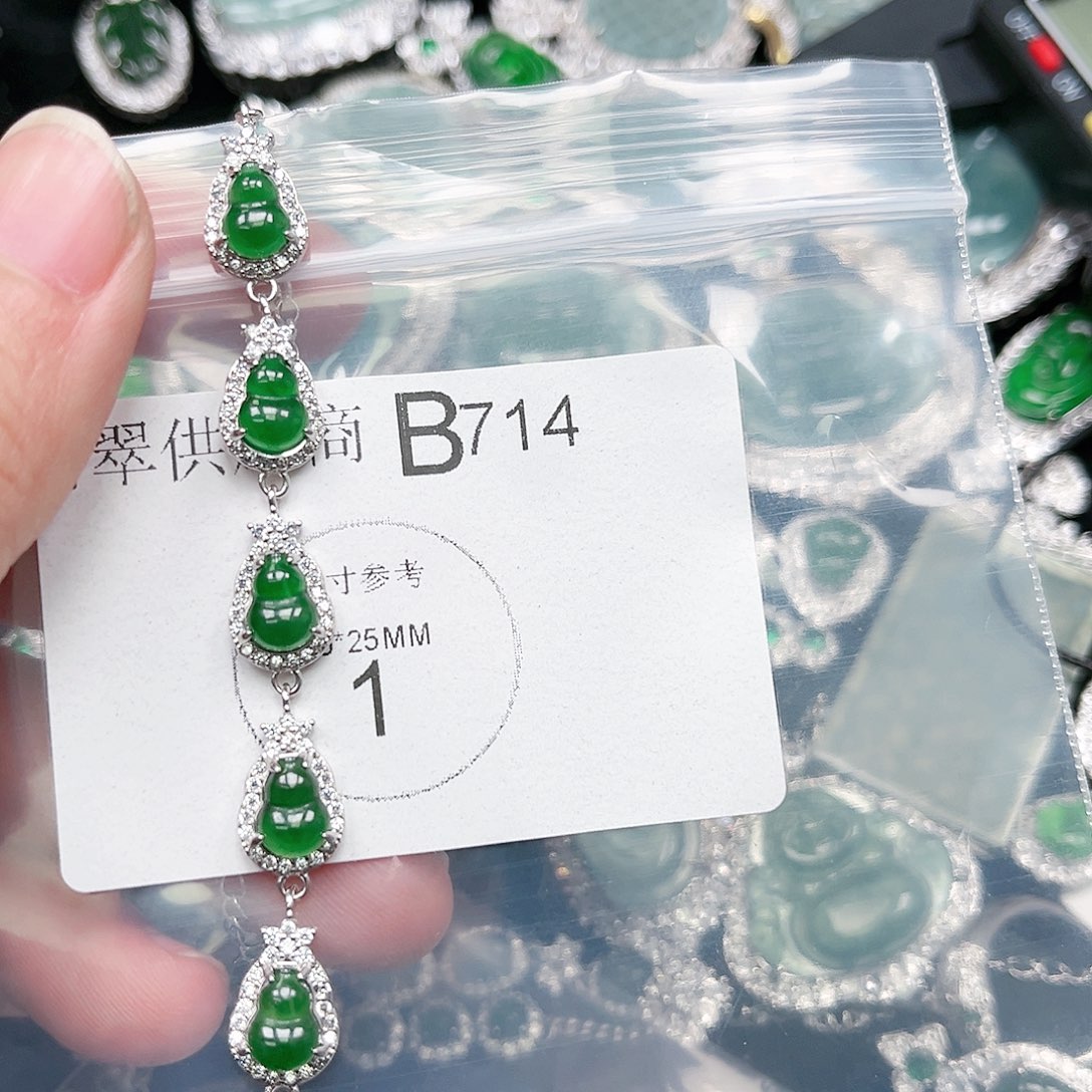 翡翠颈饰未镶嵌翡翠714