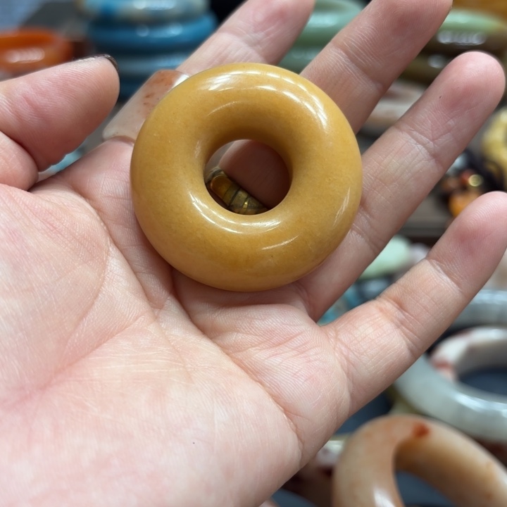 石英岩玉合金颈饰