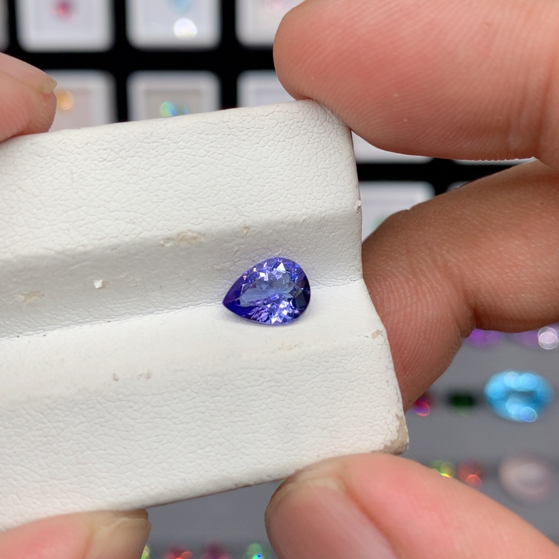 未镶嵌裸石坦桑石1.23克拉