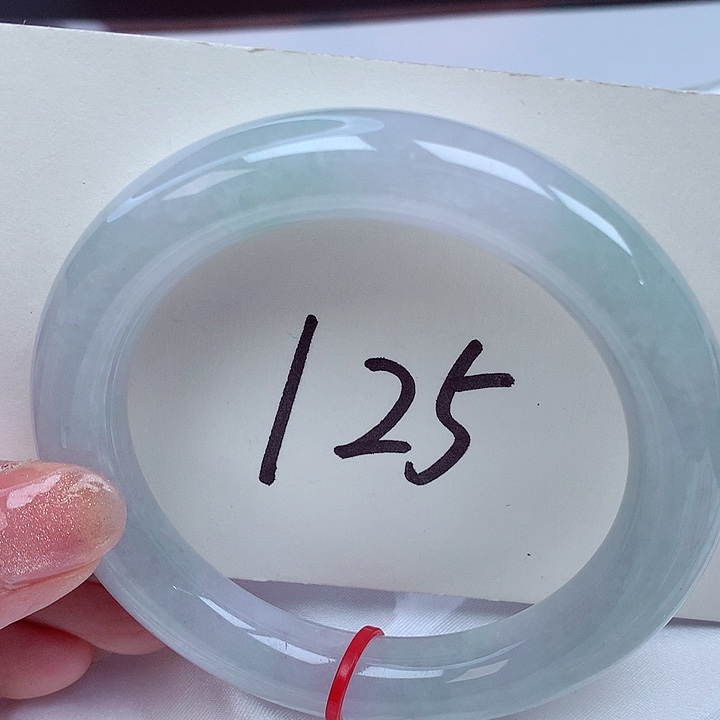 翡翠手镯未镶嵌翡翠