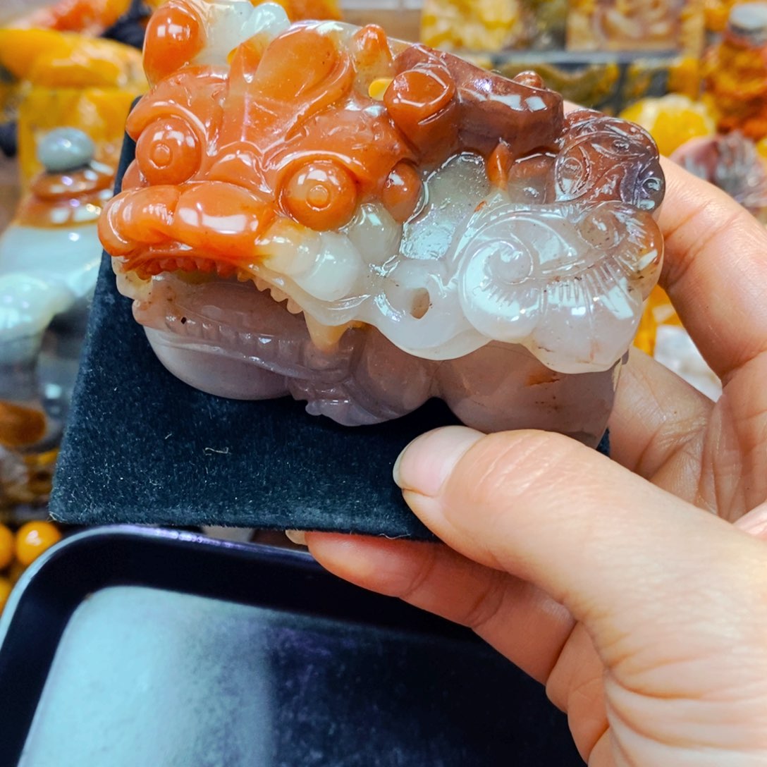 未镶嵌石英质玉（黄龙玉）颈饰