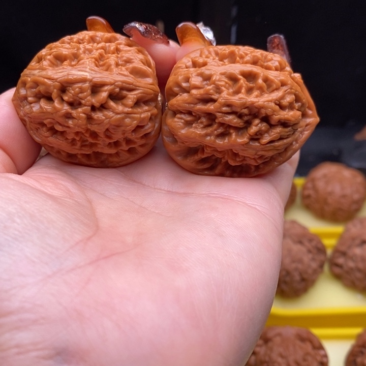 文玩核桃把件红锦鲤