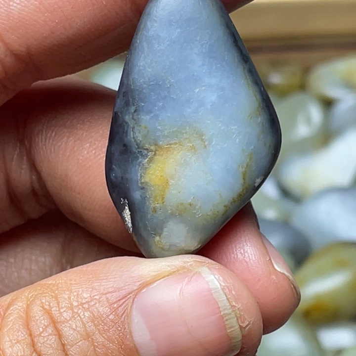 和田玉未镶嵌珠宝半成品