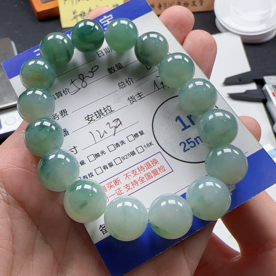 翡翠挂件未镶嵌翡翠