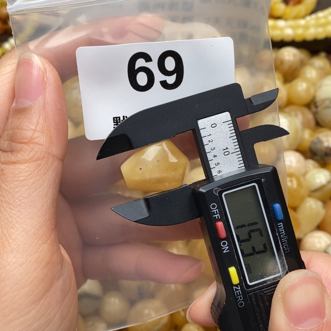 蜜蜡珠宝奇石未镶嵌