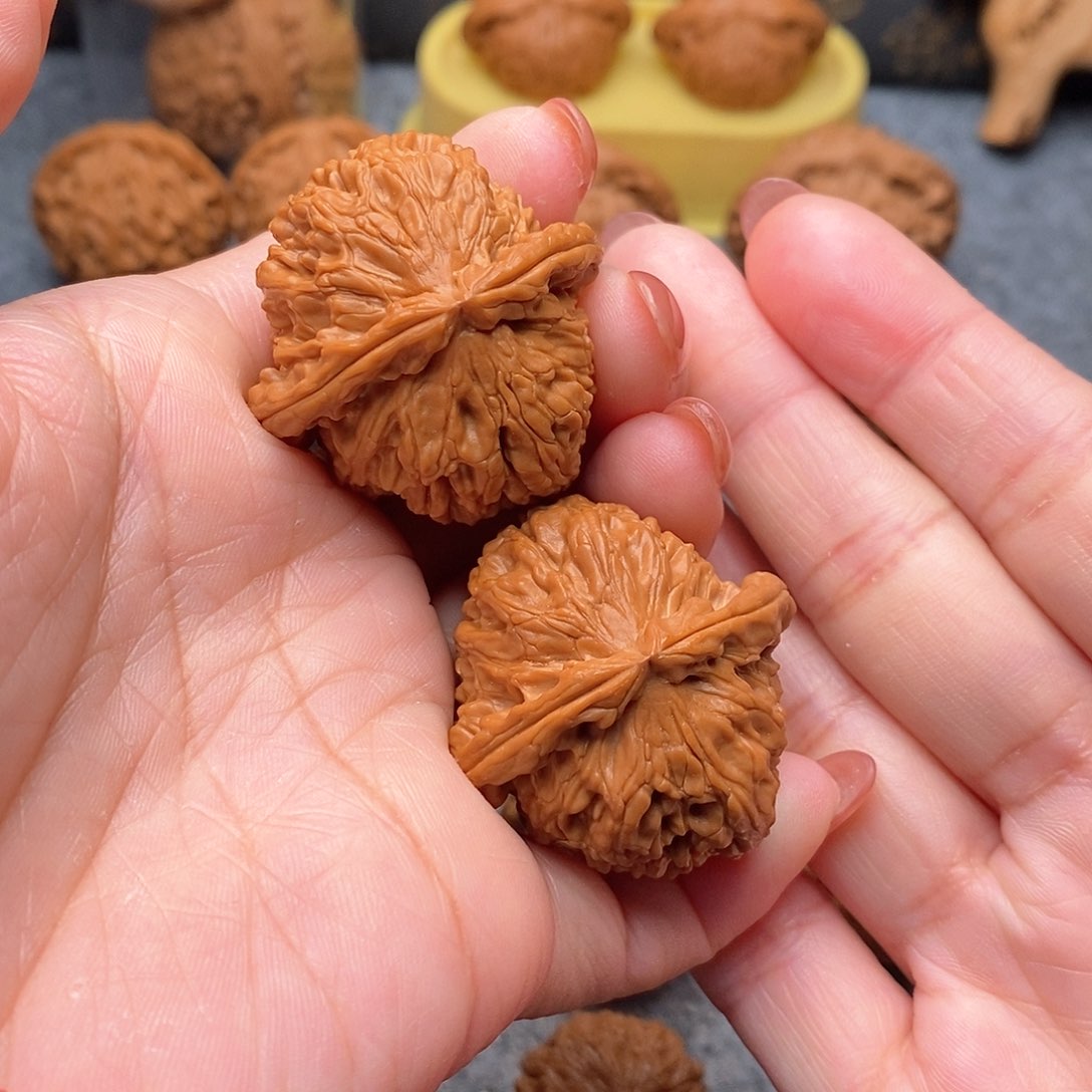 文玩核桃把件精品三角白39全品