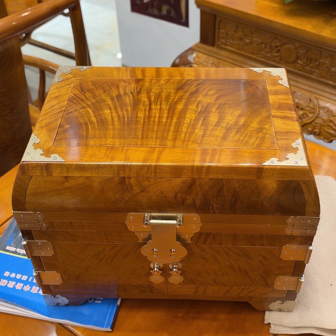 楠木（金丝楠）其他全树头料官皮箱