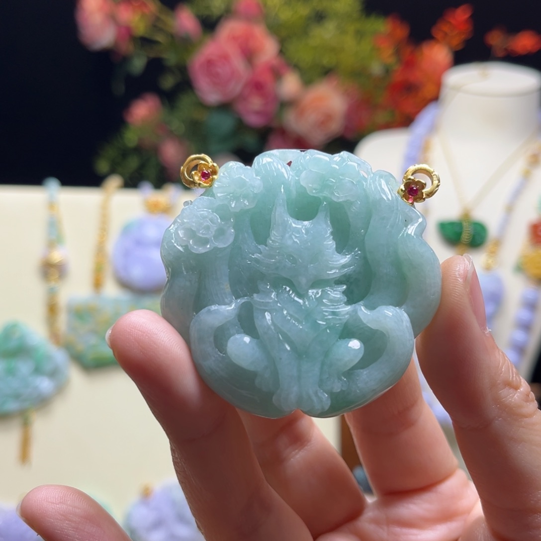 翡翠颈饰未镶嵌九尾