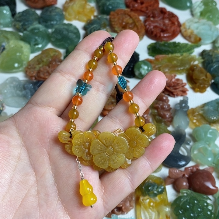 蛇纹石玉颈饰未镶嵌