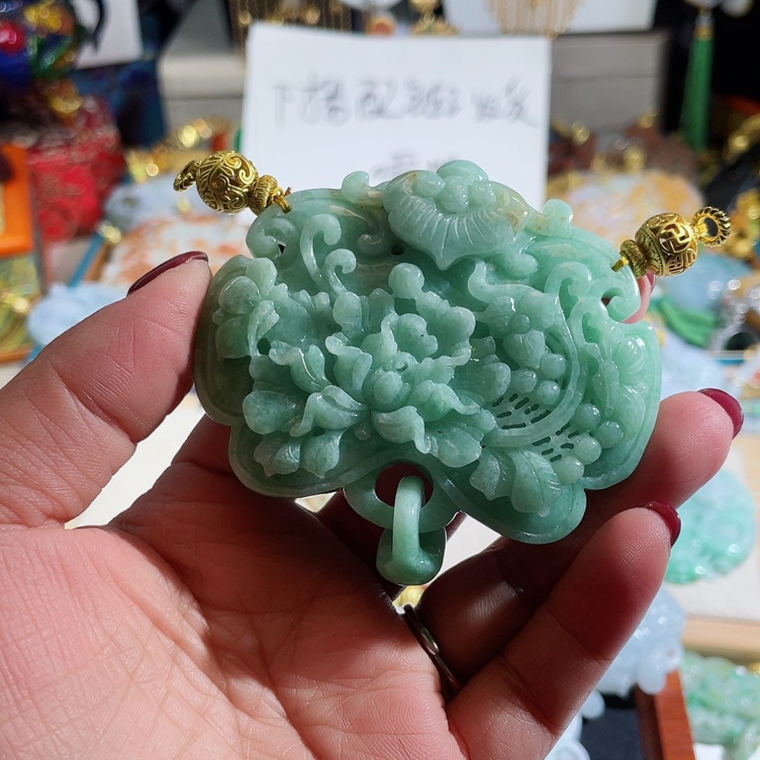 翡翠颈饰未镶嵌翡翠满绿花开富贵锁