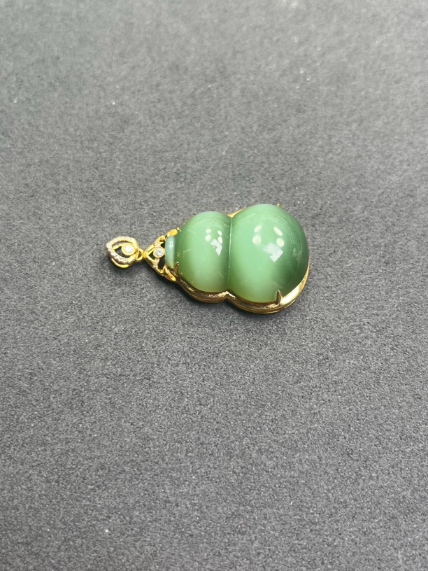 18k重金镶嵌高货猫眼葫芦锁骨吊坠（裸石高度25✖️宽度18✖️厚度10）