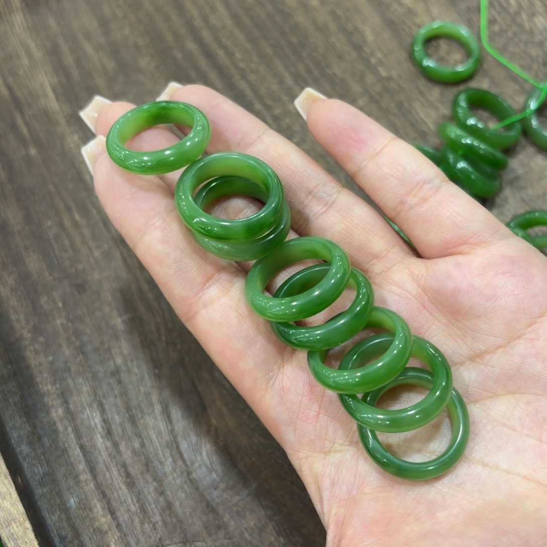 和田玉（碧玉）戒指苹果绿未镶嵌多样性拍一发一