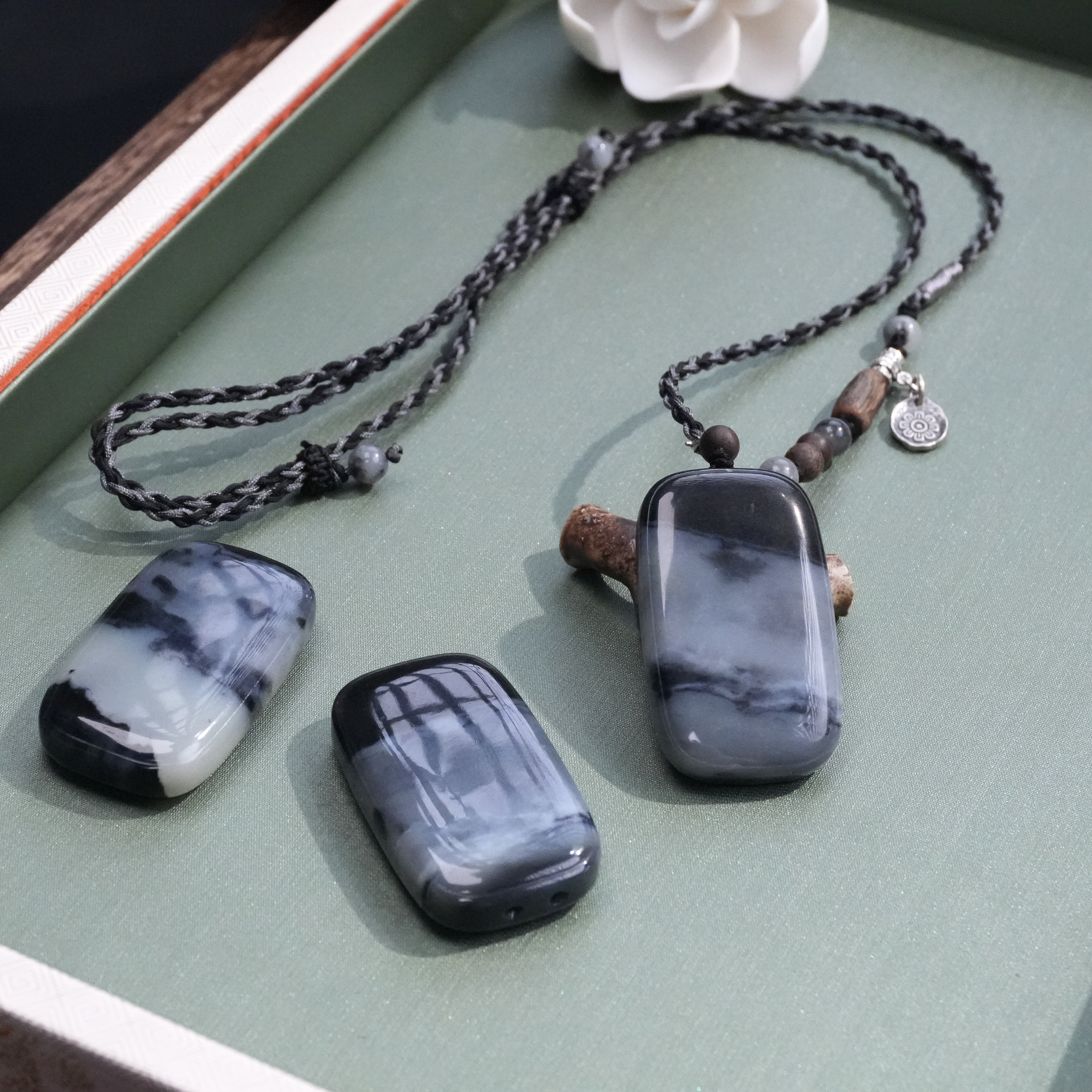 A1672 和田玉银S925镶嵌 和田无事牌珠珠简绳颈饰多样性发一45x26