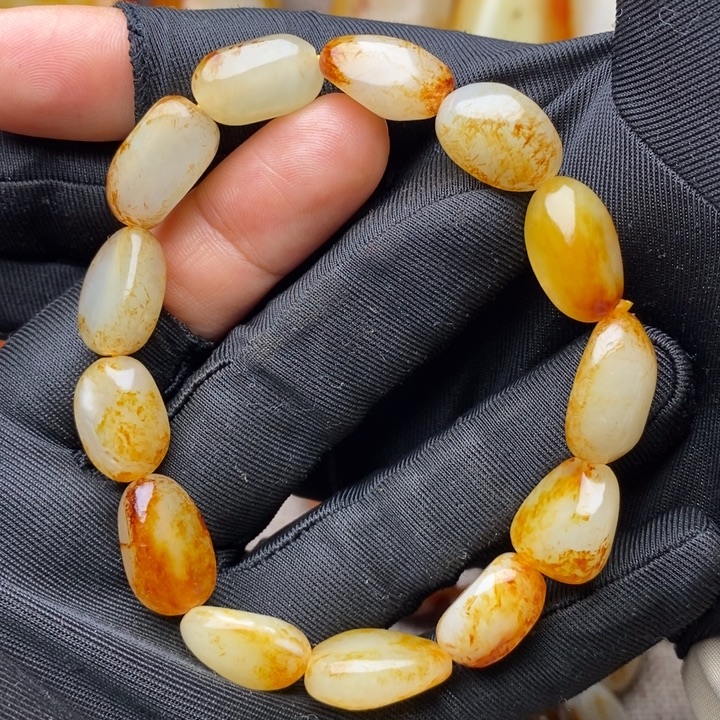 和田玉未镶嵌把件