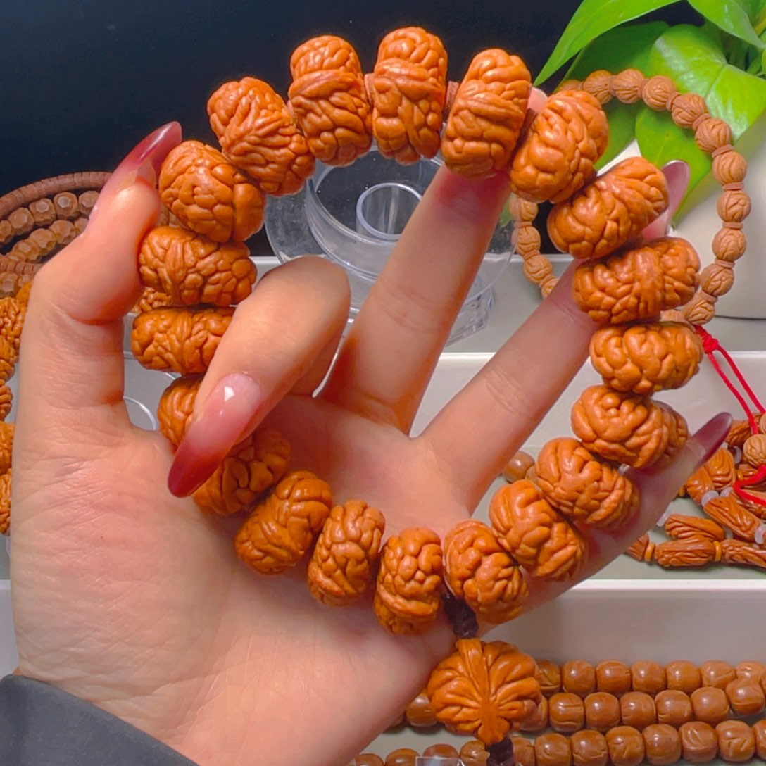 灰***爸秦岭龙纹桃核手串