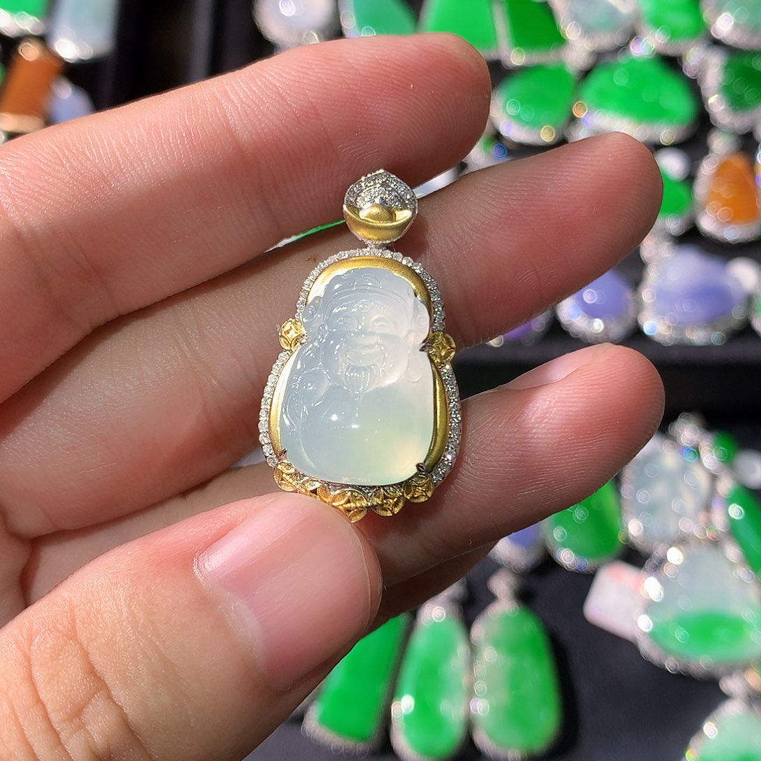 翡翠18K金镶嵌颈饰