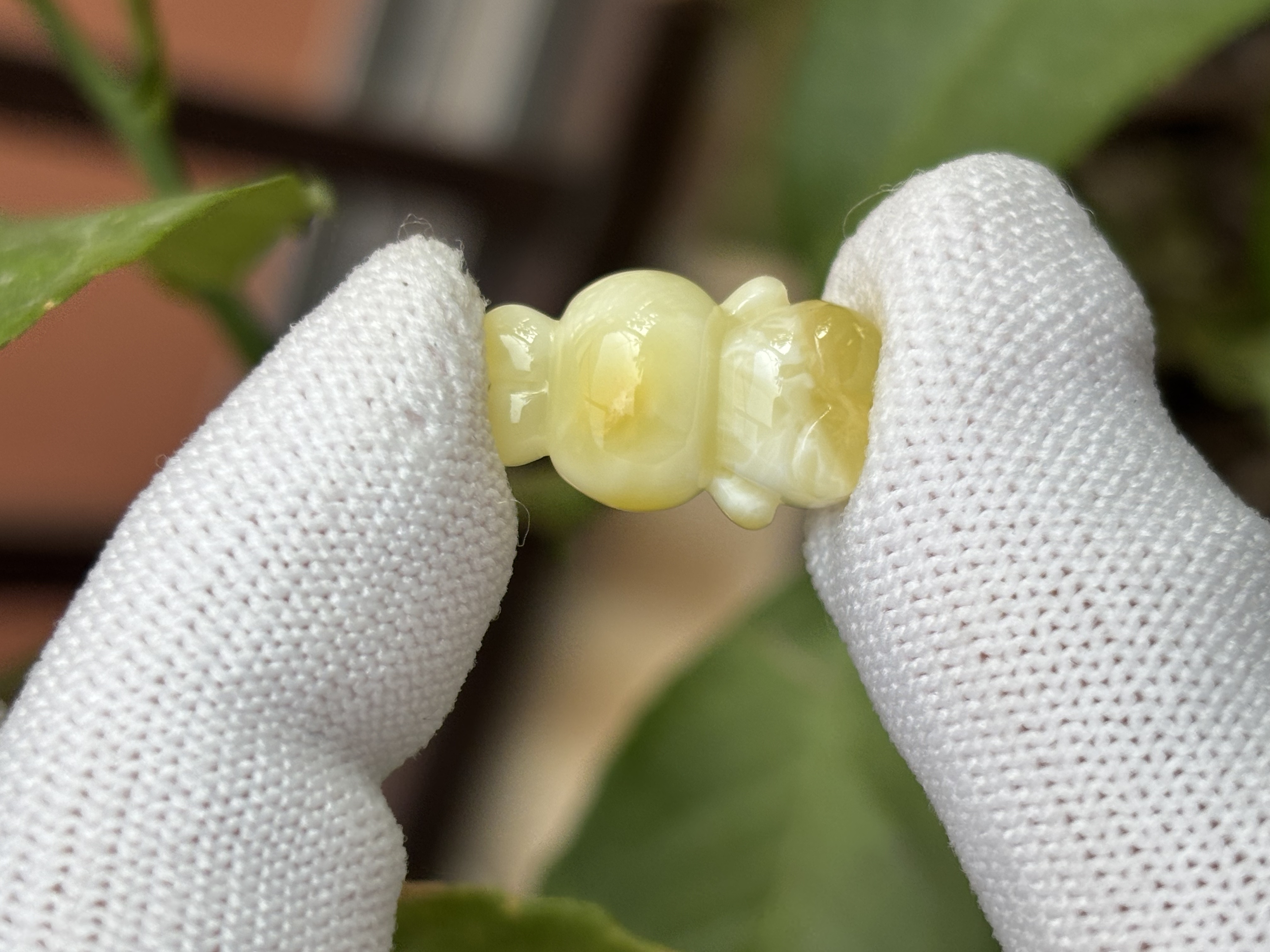 4670天然蜜蜡琥珀兔子配饰12x19.6x9mm