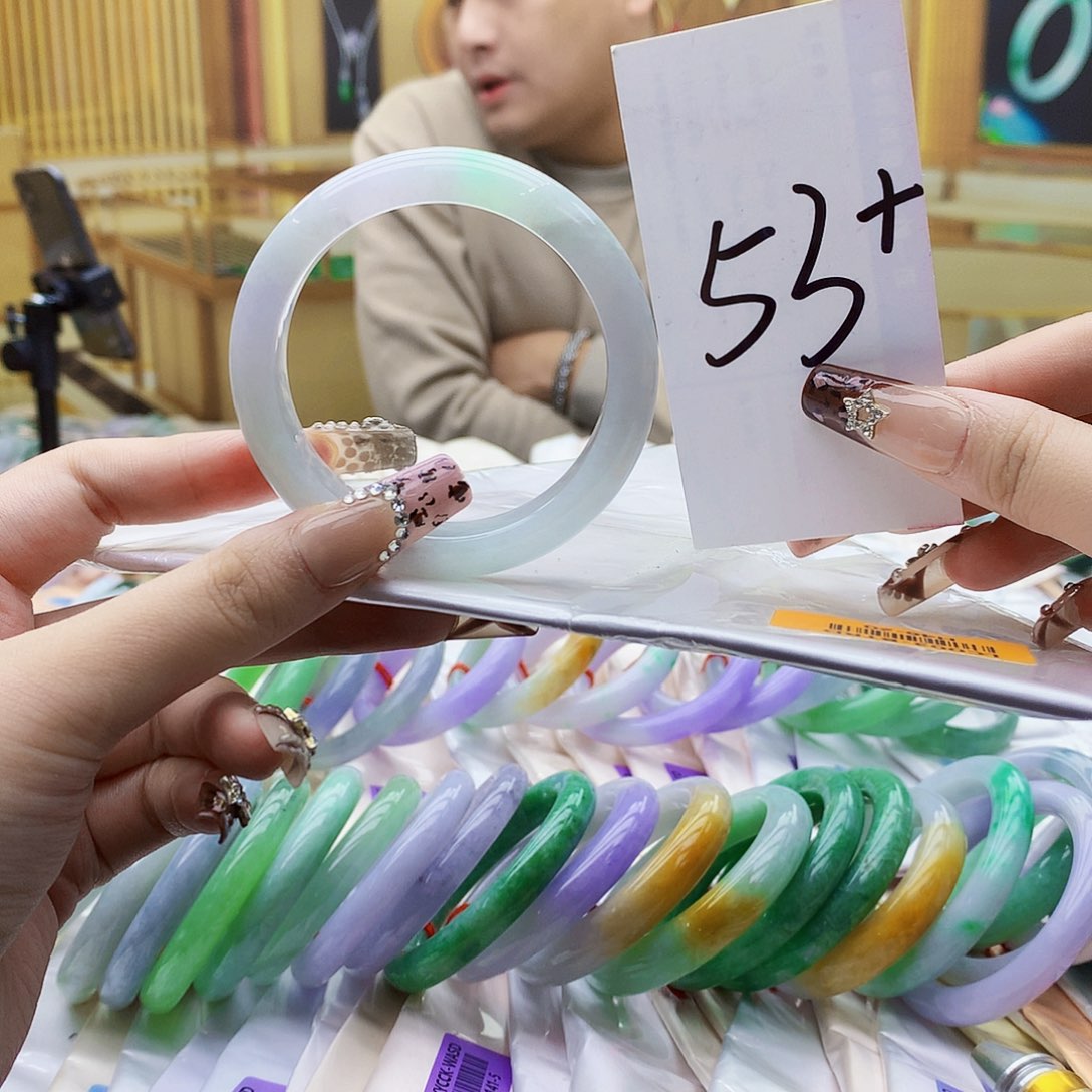 翡翠未镶嵌手镯 nnn