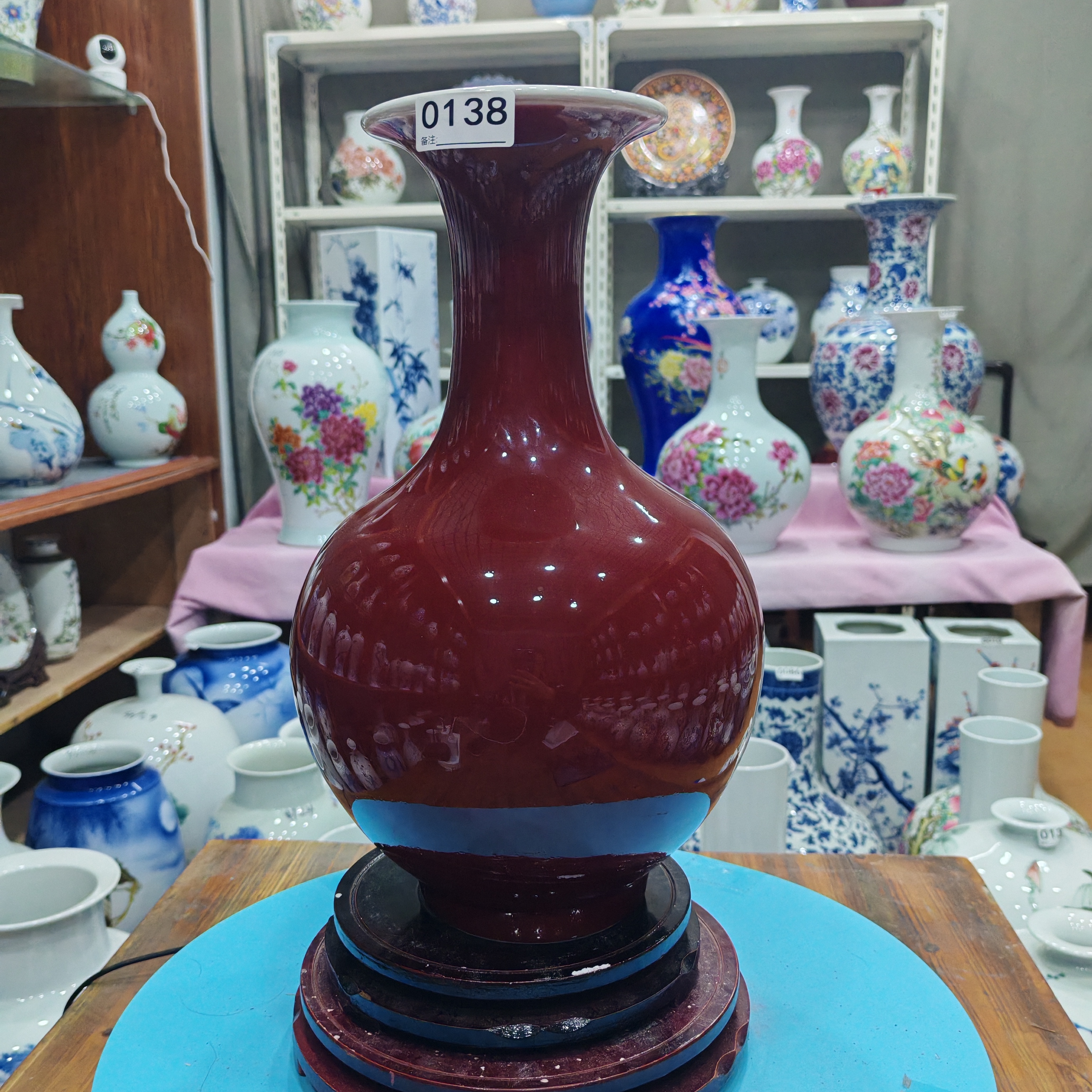 景德镇陶瓷朗红赏瓶