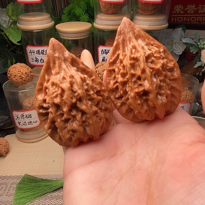 残***惜文玩核桃把件红缨枪……