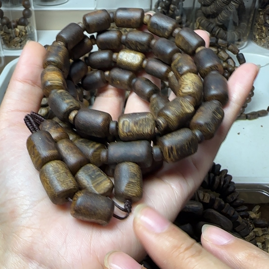 小***哥手串沉香多圈高油板头留疤58克+海南莺歌绿奇