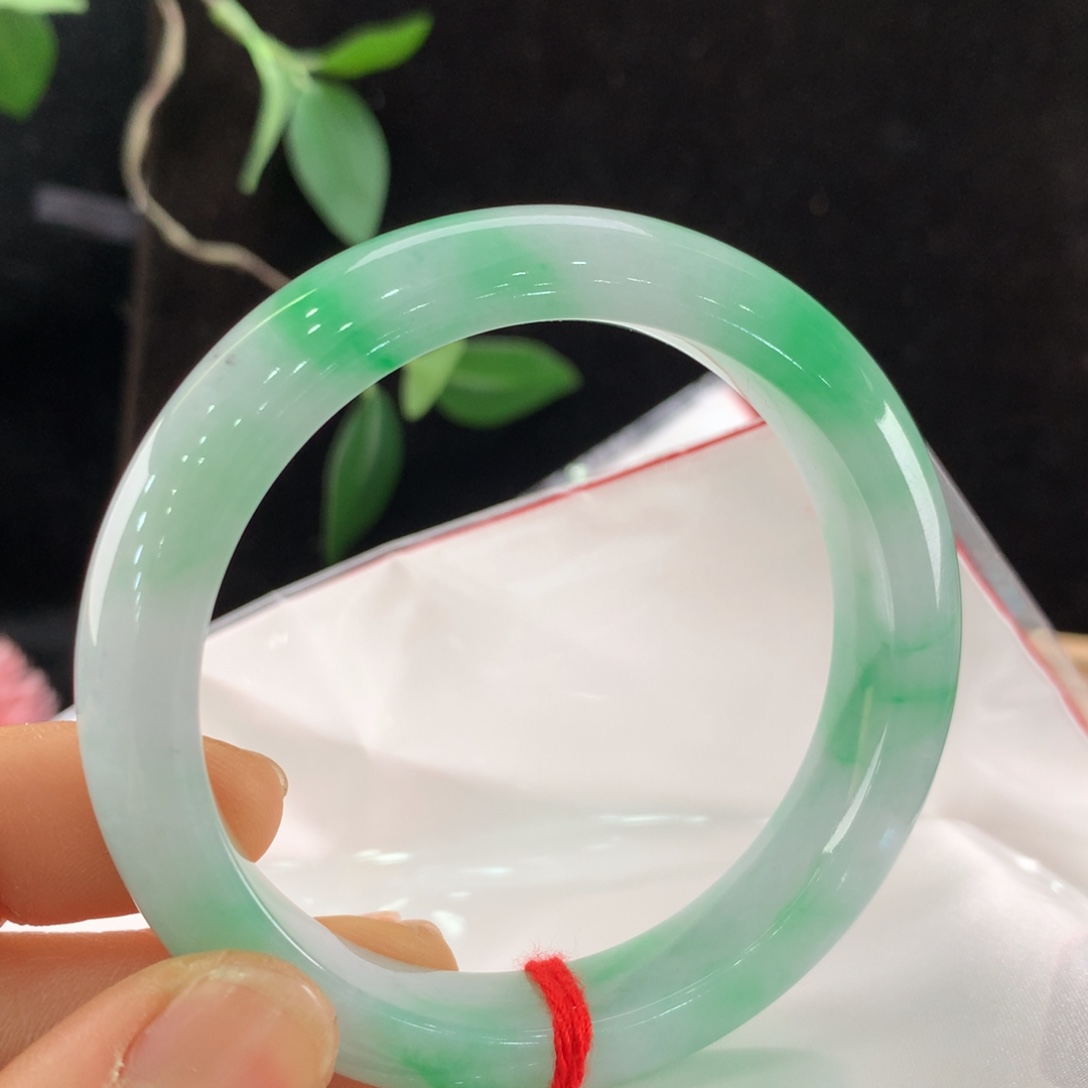 翡翠手镯未镶嵌微瑕-3827