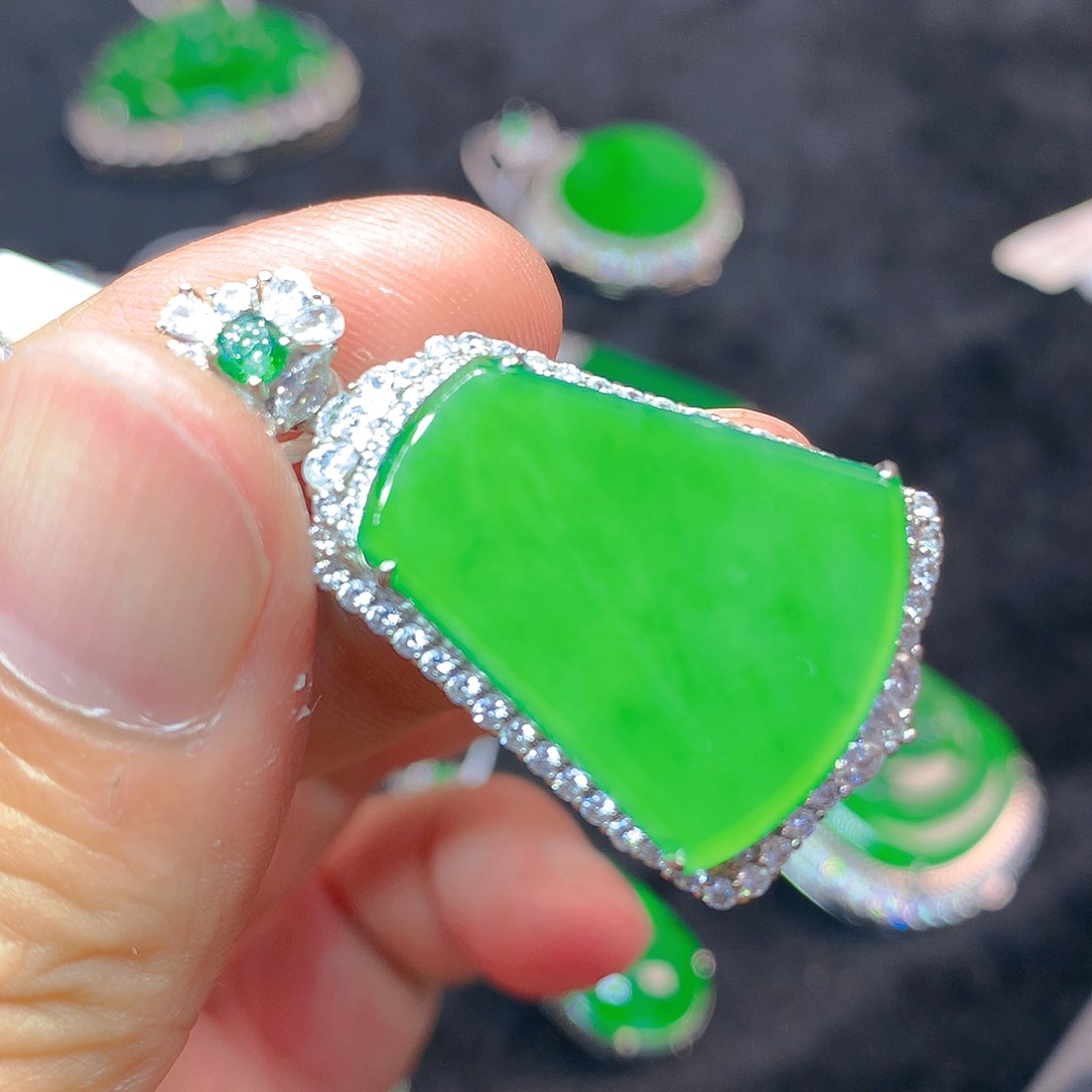 翡翠银S925镶嵌颈饰我