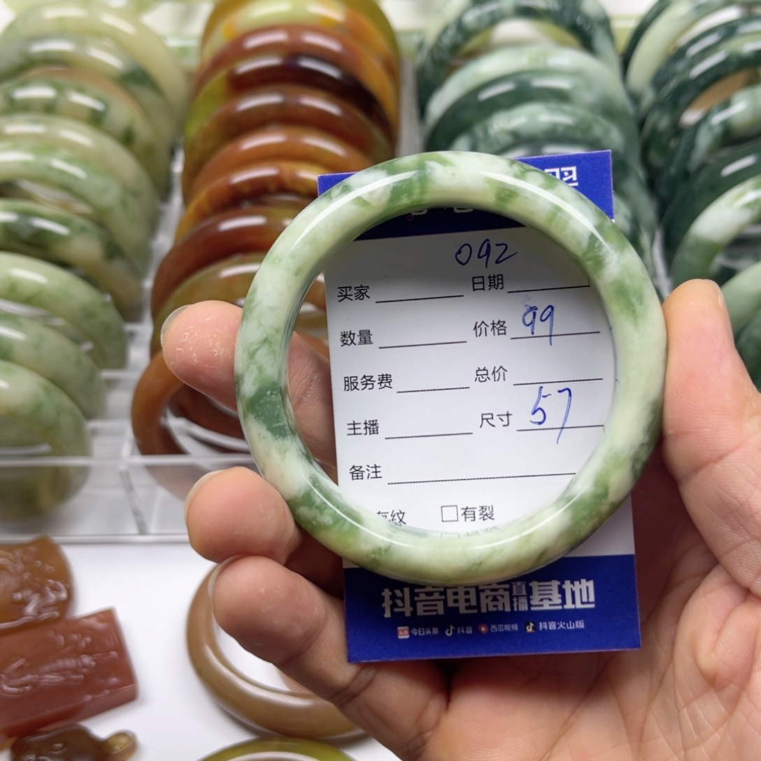 透闪石-蛇纹石玉手镯未镶嵌