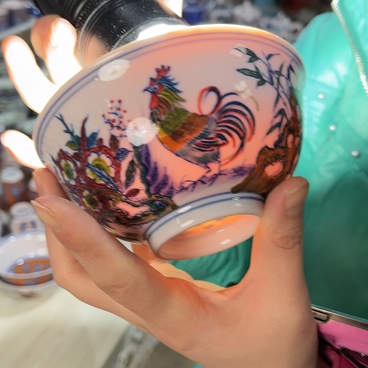 瓷片///////////直径12.5厘米。红。